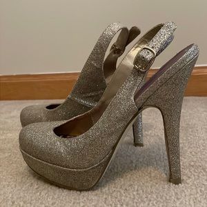 Madden girl silver glitter heels. Size women’s 6.